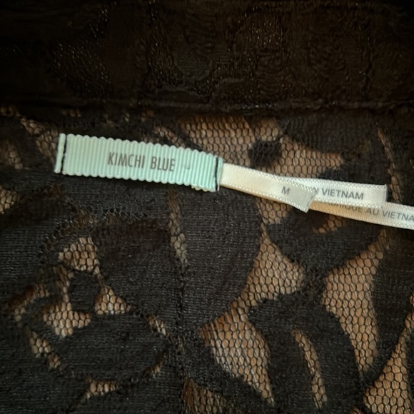 kimichi blue lace top size medium - Picture 2 of 3